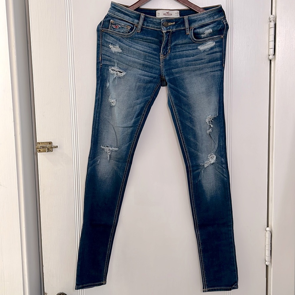 Hollister distressed super skinny jeans, size 7R, medium wash, mid rise, zipper